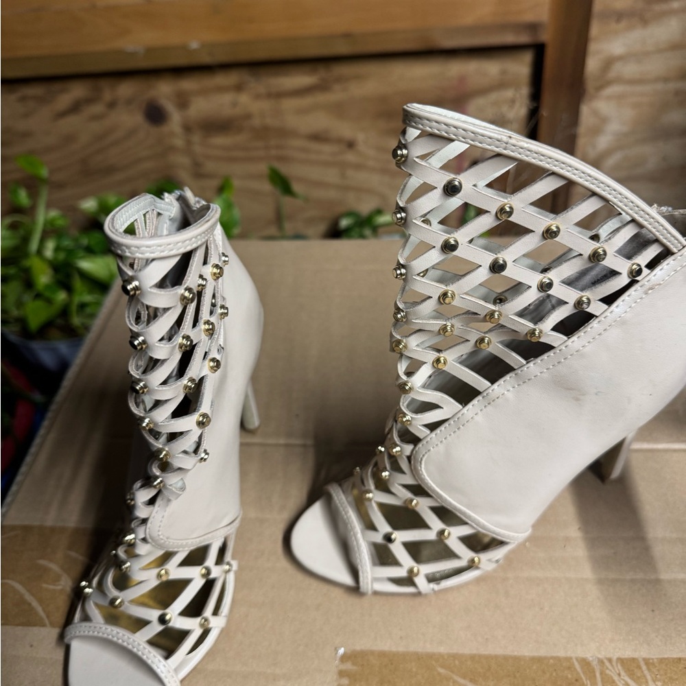 Bebé Chic Cream Lattice Heels with Gold Accents